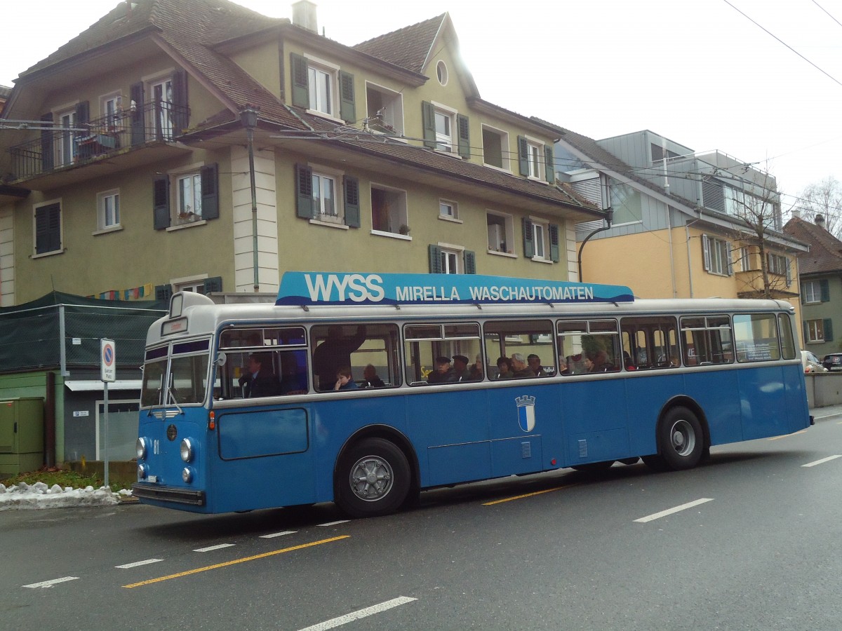 (131'480) - VBL Luzern - Nr. 81/LU 999'932 - FBW/Hess am 8. Dezember 2010 in Luzern, Maihof