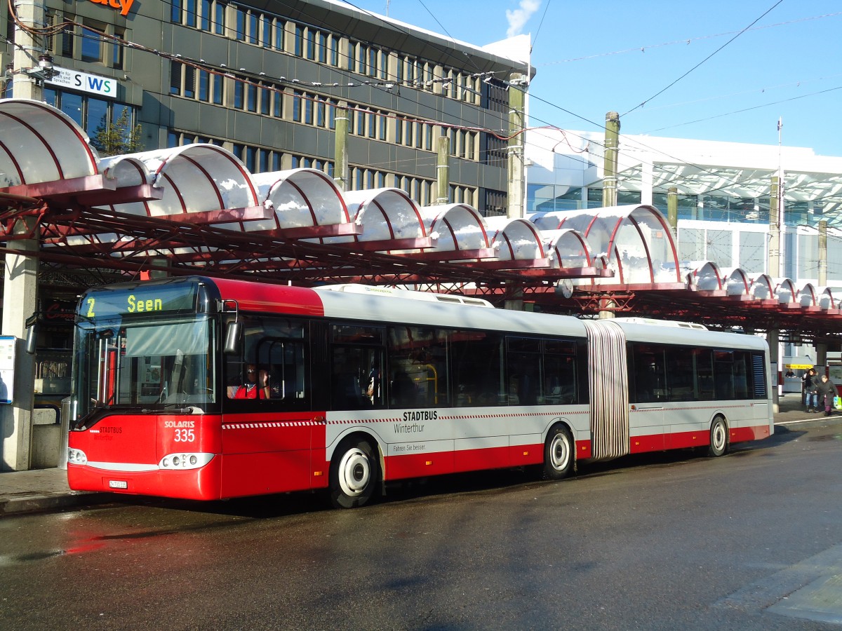 (131'515) - SW Winterthur - Nr. 335/ZH 730'335 - Solaris am 9. Dezember 2010 beim Hauptbahnhof Winterthur