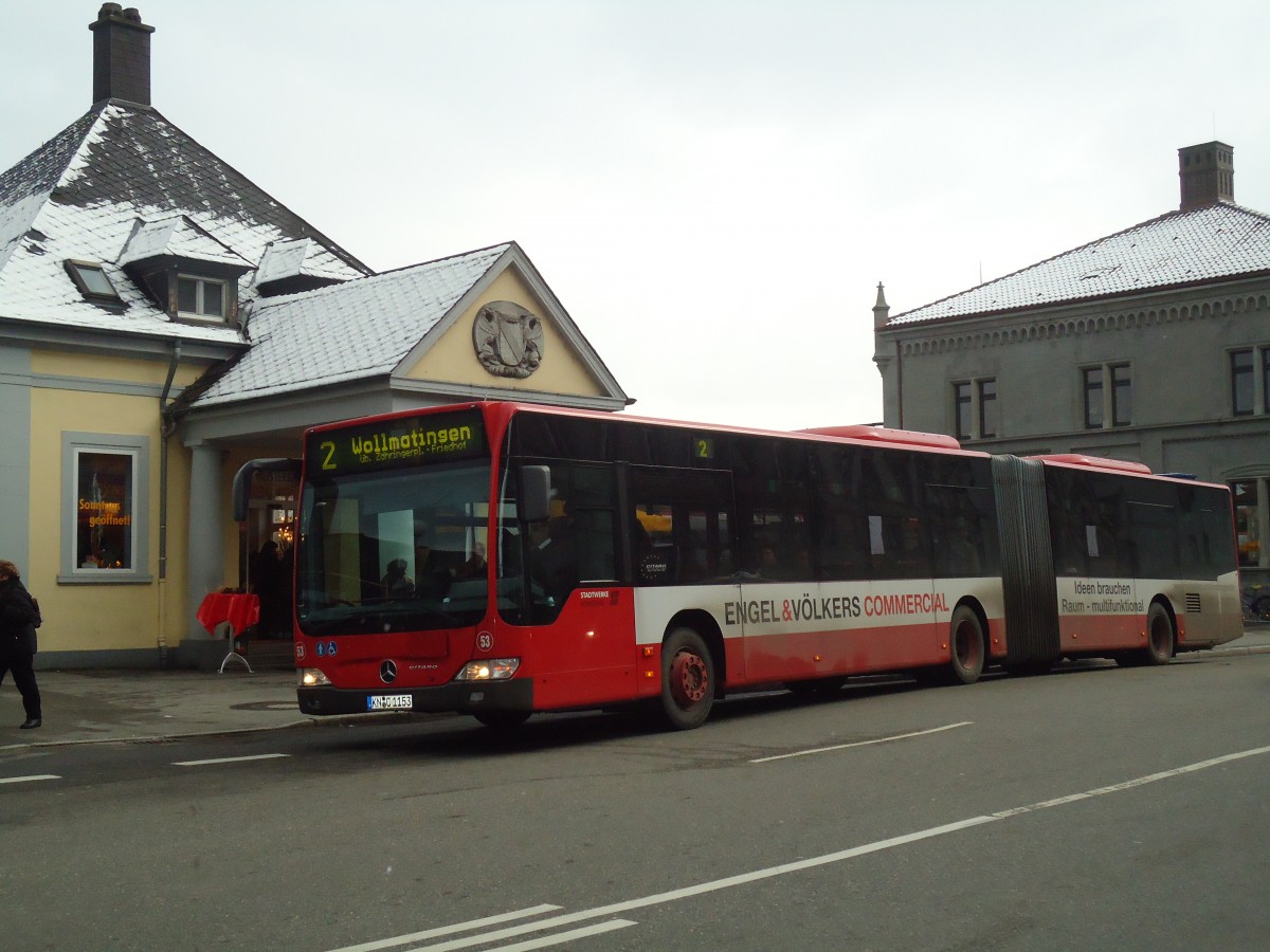 (131'538) - SWK Konstanz - Nr. 53/KN-C 1153 - Mercedes am 9. Dezember 2010 beim Bahnhof Konstanz