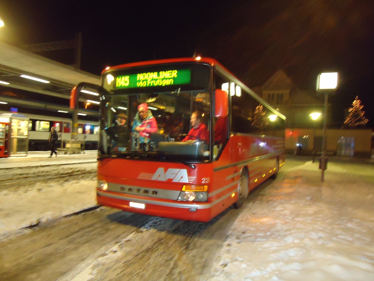 (131'645) - AFA Adelboden - Nr. 22/BE 26'708 - Setra (ex Nr. 8) am 18. Dezember 2010 beim Bahnhof Spiez