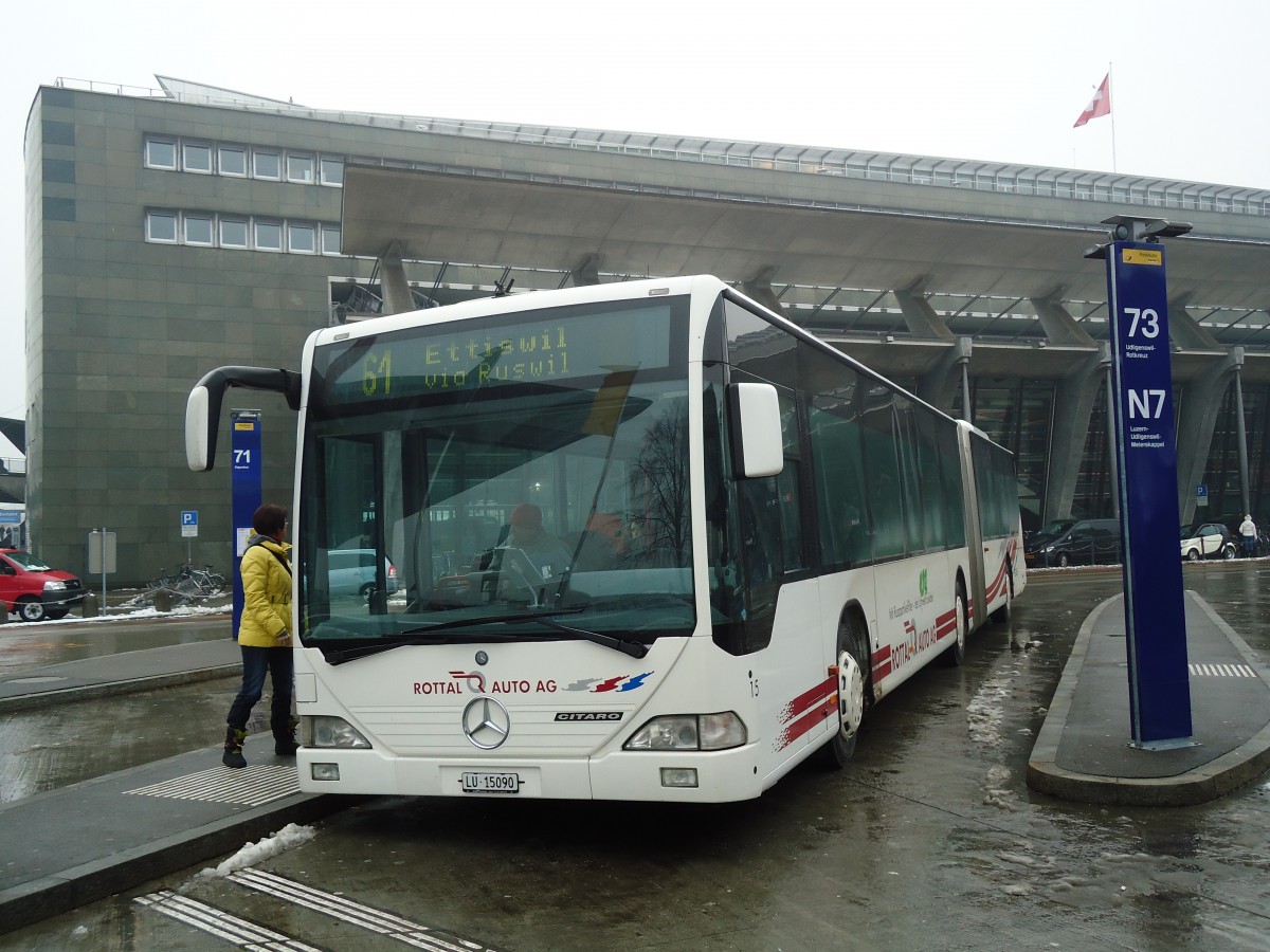 (131'784) - ARAG Ruswil - Nr. 15/LU 15'090 - Mercedes am 29. Dezember 2010 beim Bahnhof Luzern