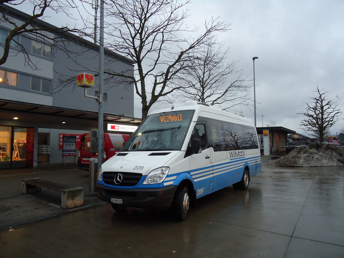 (132'294) - WilMobi, Wil - Nr. 209/SG 305'529 - Mercedes am 12. Januar 2011 beim Bahnhof Wil