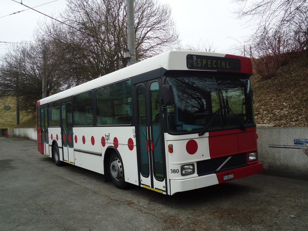 (132'719) - TPF Fribourg - Nr. 380/FR 300'422 - Volvo/Hess (ex TF Fribourg Nr. 80) am 7. Mrz 2011 in Fribourg, Garage