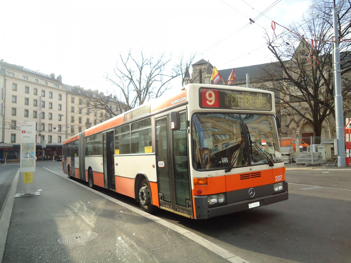 (132'801) - TPG Genve - Nr. 207/GE 96'561 - Mercedes am 10. Mrz 2011 beim Bahnhof Genve