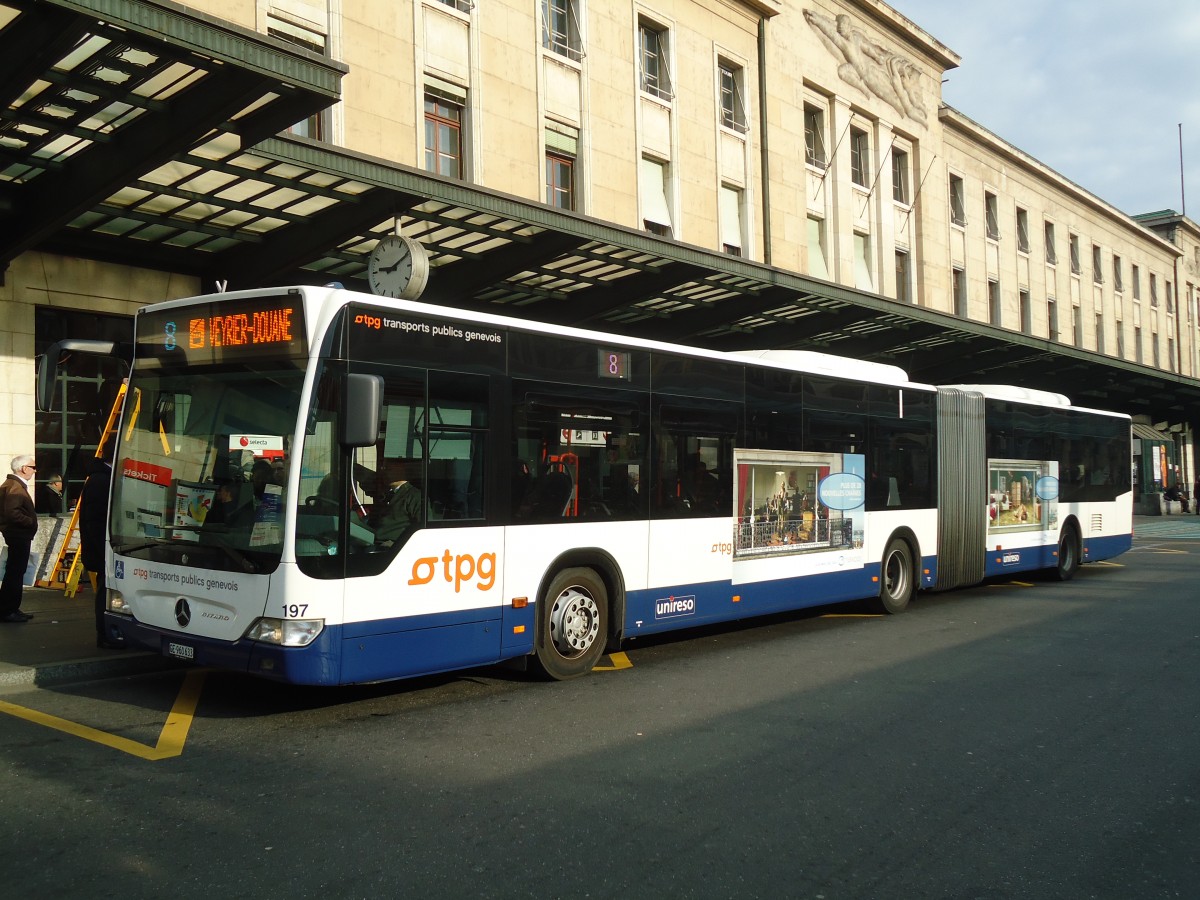 (132'806) - TPG Genve - Nr. 197/GE 960'633 - Mercedes am 10. Mrz 2011 beim Bahnhof Genve