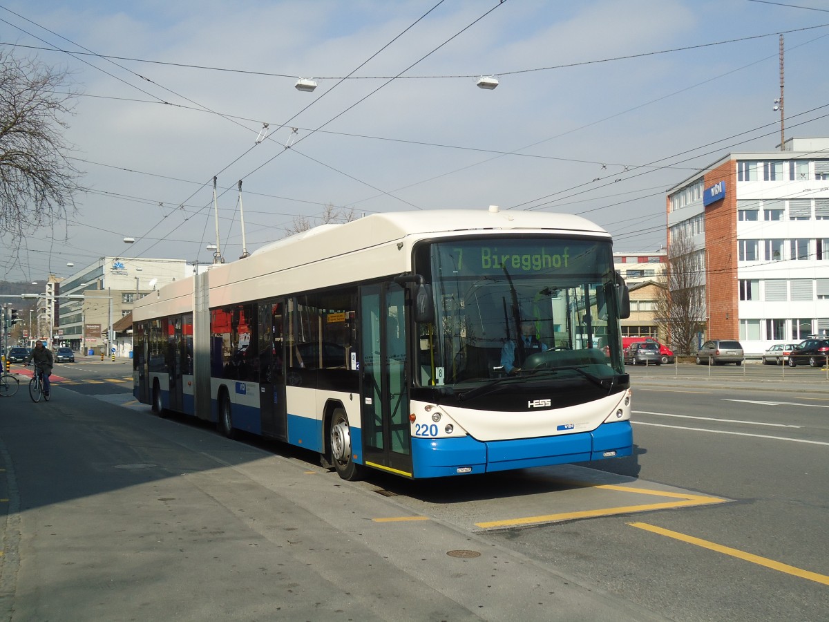 (132'990) - VBL Luzern - Nr. 220 - Hess/Hess Gelenktrolleybus am 11. Mrz 2011 in Luzern, Weinbergli