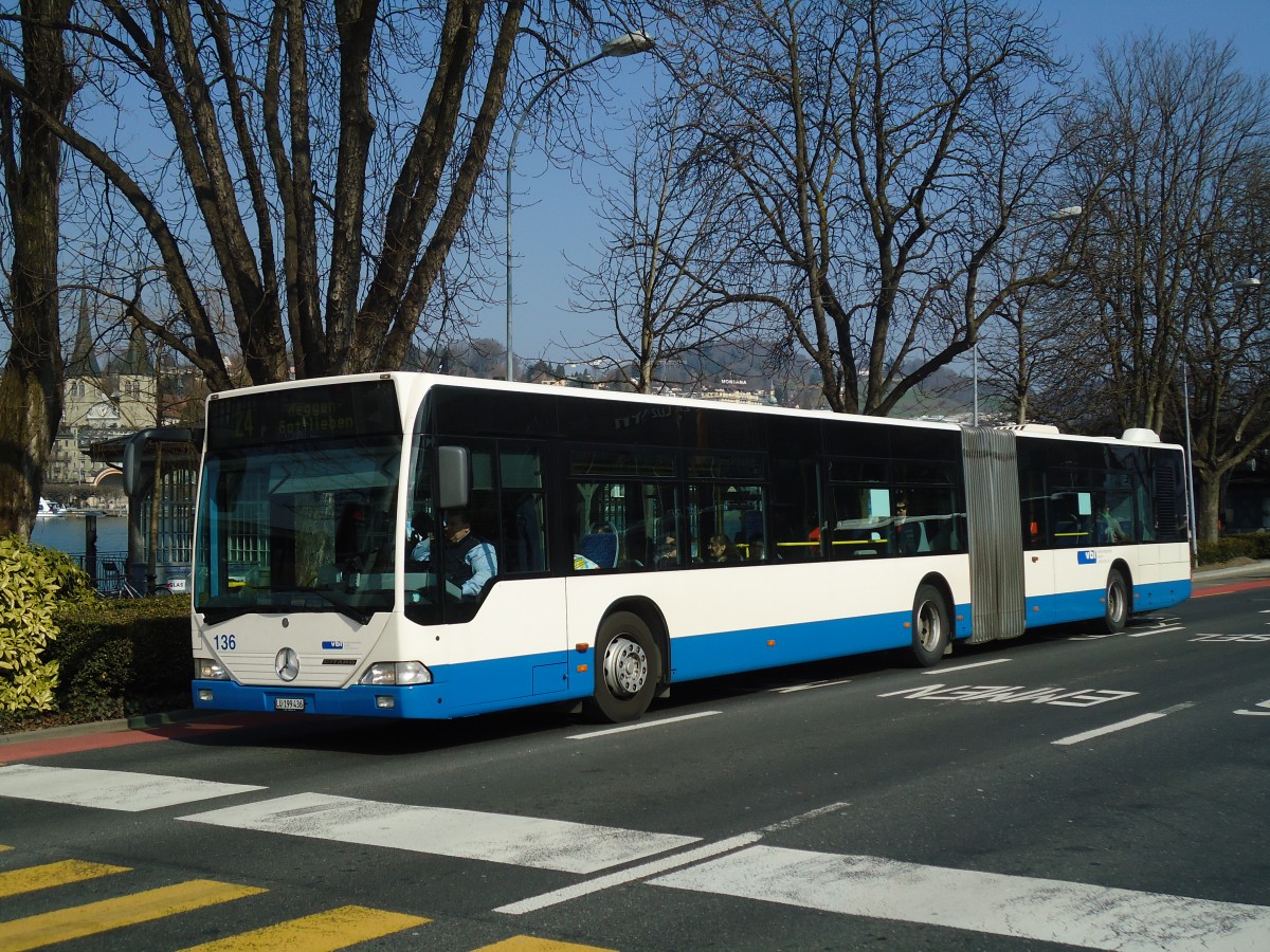 (133'041) - VBL Luzern - Nr. 136/LU 199'436 - Mercedes am 11. Mrz 2011 beim Bahnhof Luzern