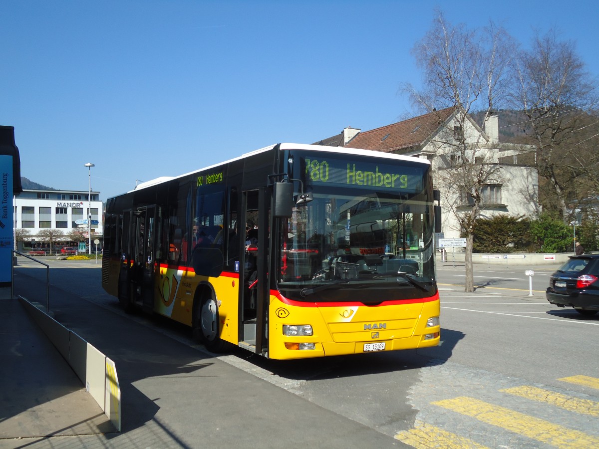 (133'153) - Postautobetreibe Unteres Toggenburg, Ltisburg - SG 15'109 - MAN am 23. Mrz 2011 beim Bahnhof Wattwil