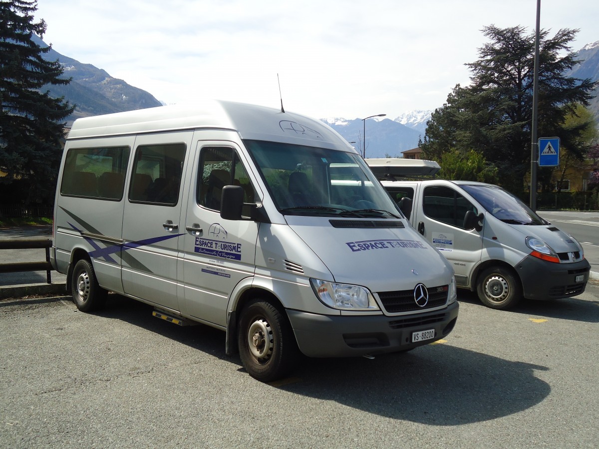 (133'191) - Espace Tourisme, Riddes - VS 88'200 - Mercedes am 3. April 2011 in Riddes, Rte. Cantonale