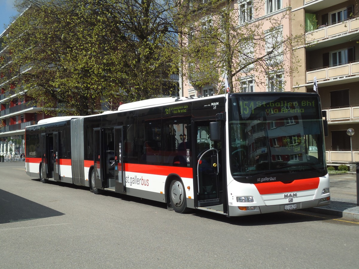 (133'215) - St. Gallerbus, St. Gallen - Nr. 298/SG 198'298 - MAN am 13. April 2011 beim Bahnhof Gossau