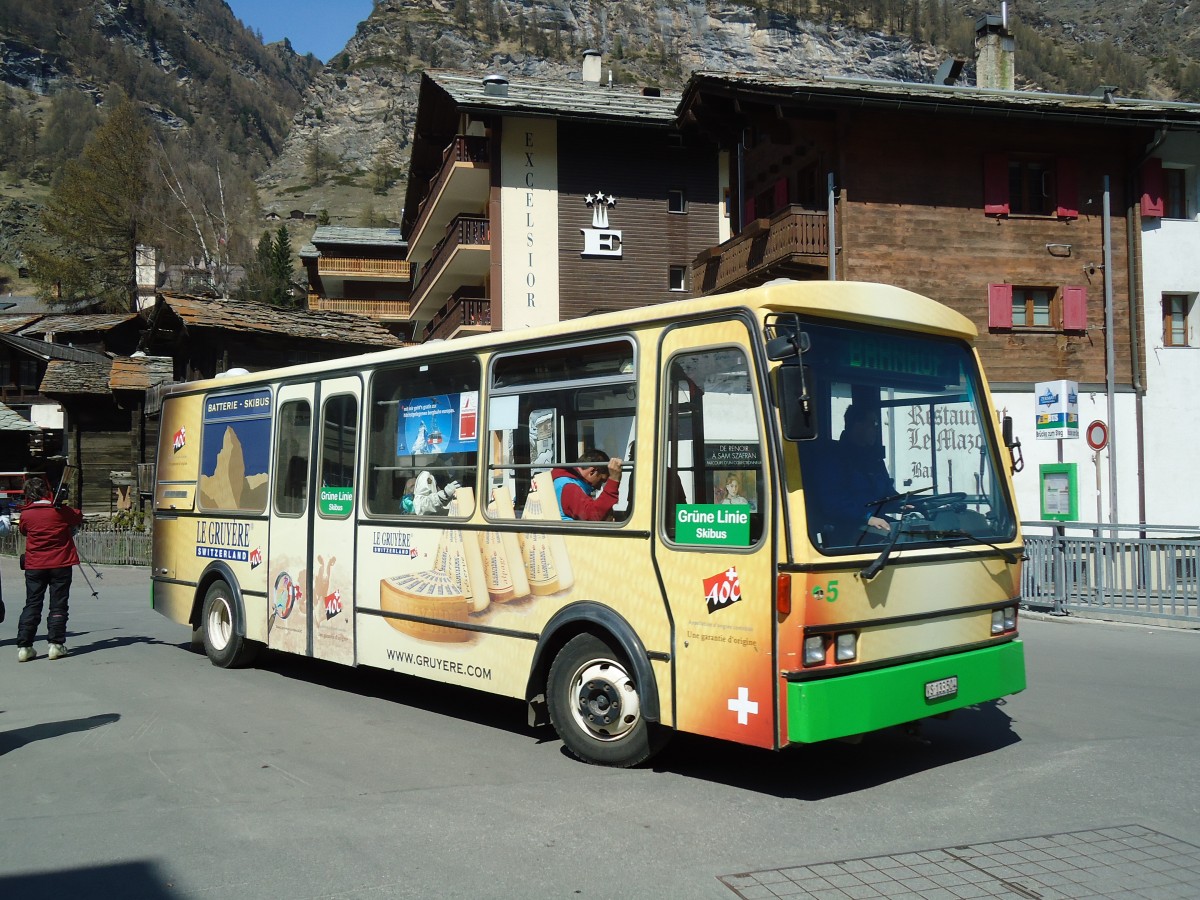 (133'369) - OBZ Zermatt - Nr. 5/VS 133'504 - Vetter (ex Nr. 1) am 22. April 2011 in Zermatt, Brcke zum Steg