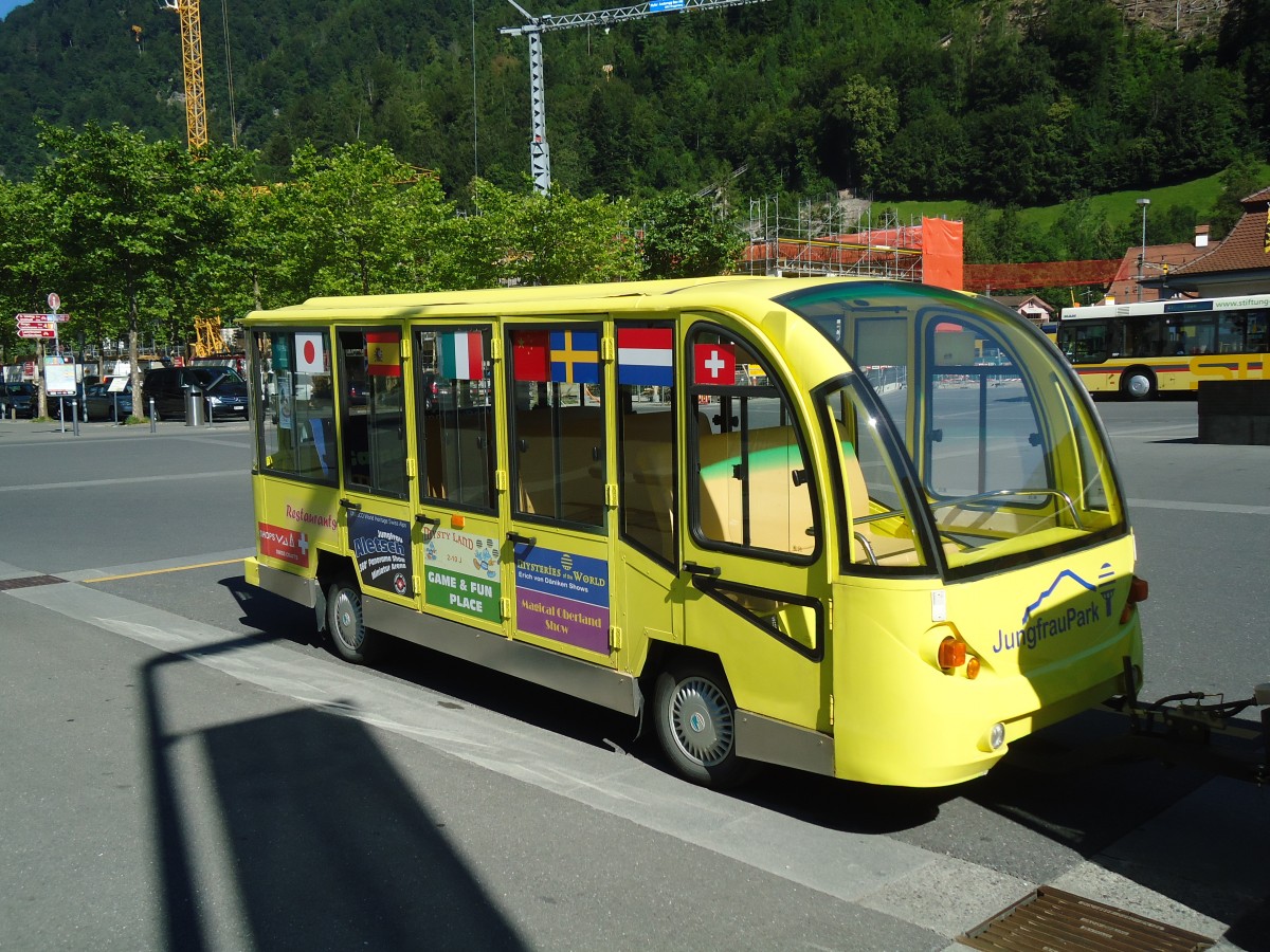 (134'671) - JungfrauPark, Matten - BE 681'188 - CMEC Personenanhnger am 3. Juli 2011 beim Bahnhof Interlaken Ost