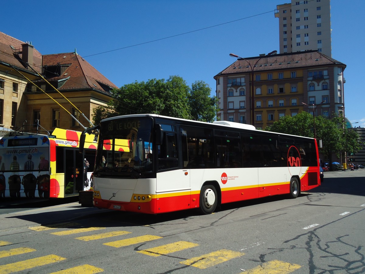 (134'967) - VR La Chaux-de-Fonds - Nr. 272/NE 114'472 - Volvo am 11. Juli 2011 beim Bahnhof La Chaux-de-Fonds