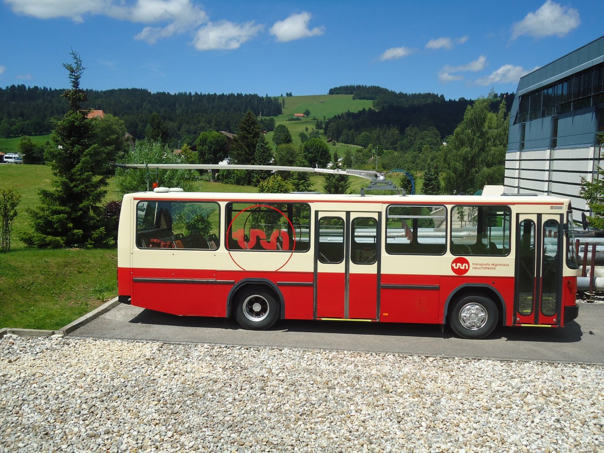 (135'003) - TC La Chaux-de-Fonds - Nr. 200/NE 543 - NAW/Hess Enteiser (ex VR La Chaux-de-Fonds Nr. 200) am 11. Juli 2011 in La Chaux-de-Fonds, Dpt