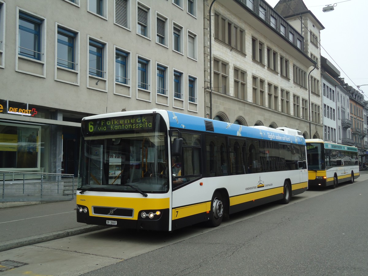 (136'022) - VBSH Schaffhausen - Nr. 7/SH 38'007 - Volvo am 25. September 2011 beim Bahnhof Schaffhausen