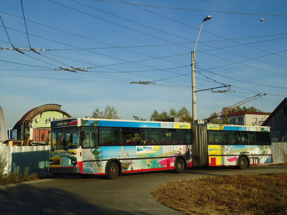 (136'299) - URBIS Baia Mare - BAIA MARE 200 - Saurer/FHS Gelenktrolleybus (ex SW Winterthur/CH Nr. 126) am 3. Oktober 2011 in Baia Mare, Wendeschleife