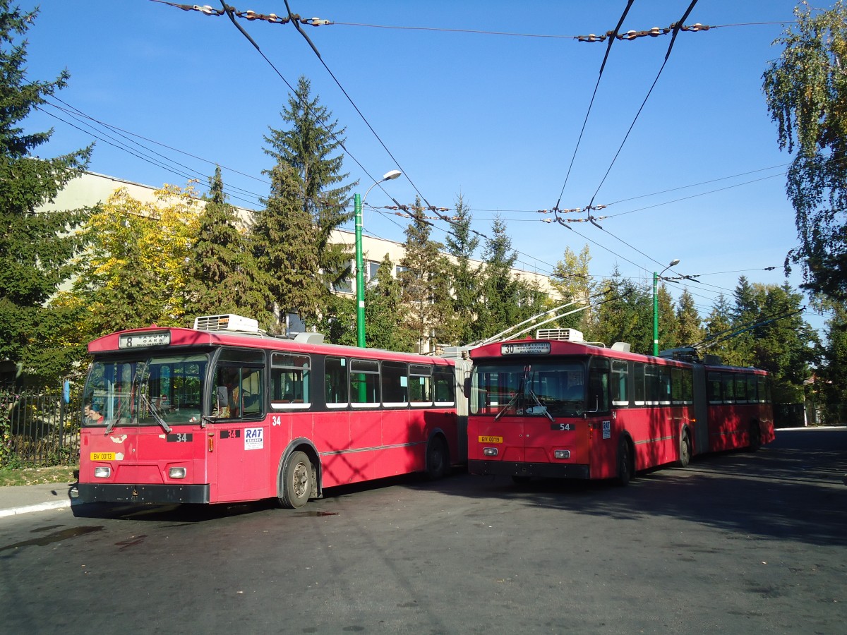 (136'346) - RAT Brasov - Nr. 34/BV 00'113 - FBW/Gangloff + Nr. 54/BV 00'119 - FBW/Hess Gelenktrolleybusse (ex Bernmobil, CH-Bern Nr. 34 + 54) am 4. Oktober 2011 in Brasov, Rulmentul