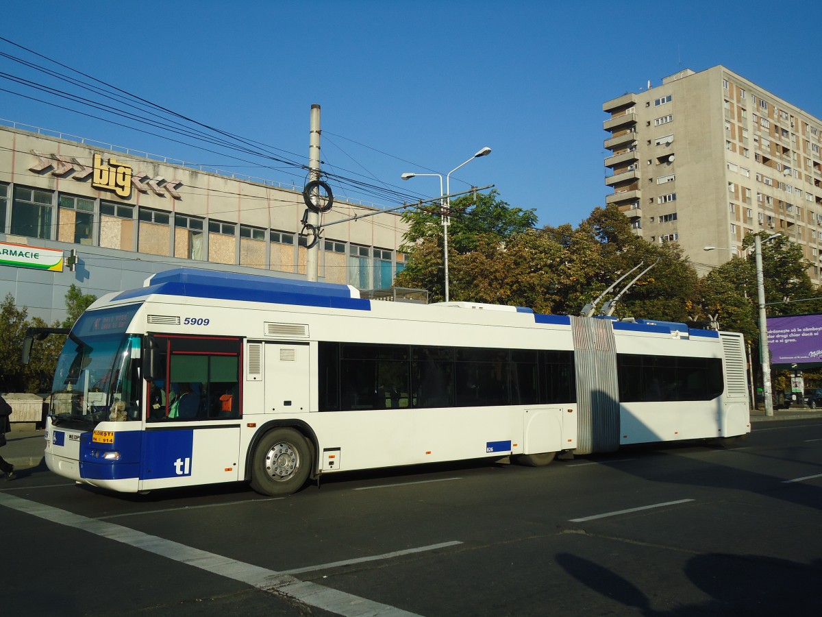 (136'397) - RATP Ploiesti - Nr. 5909/PH 914 - Neoplan Gelenkduobus (ex TL Lausanne/CH Nr. 826) am 5. Oktober 2011 beim Bahnhof Ploiesti Sd