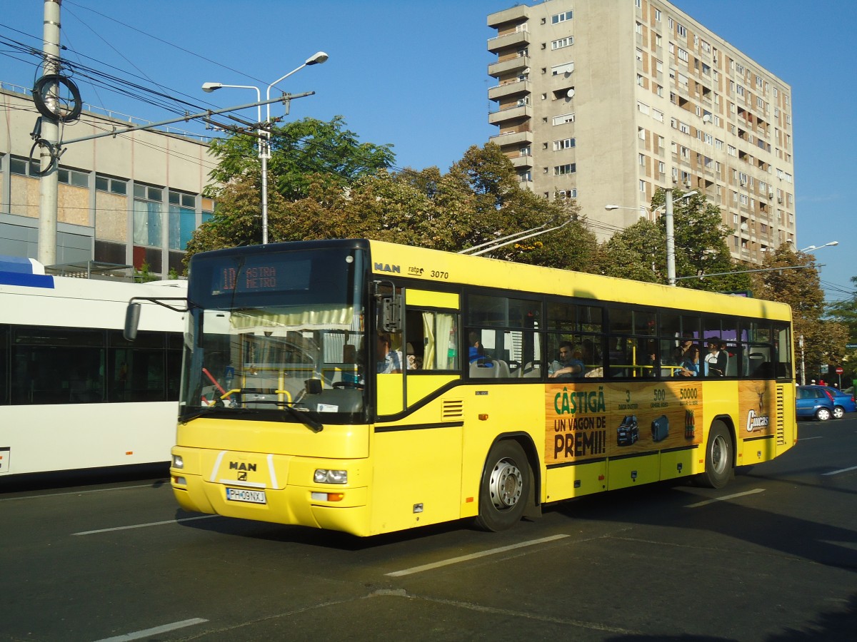 (136'407) - RATP Ploiesti - Nr. 3070/PH 09 NXJ - MAN am 5. Oktober 2011 beim Bahnhof Ploiesti Sd