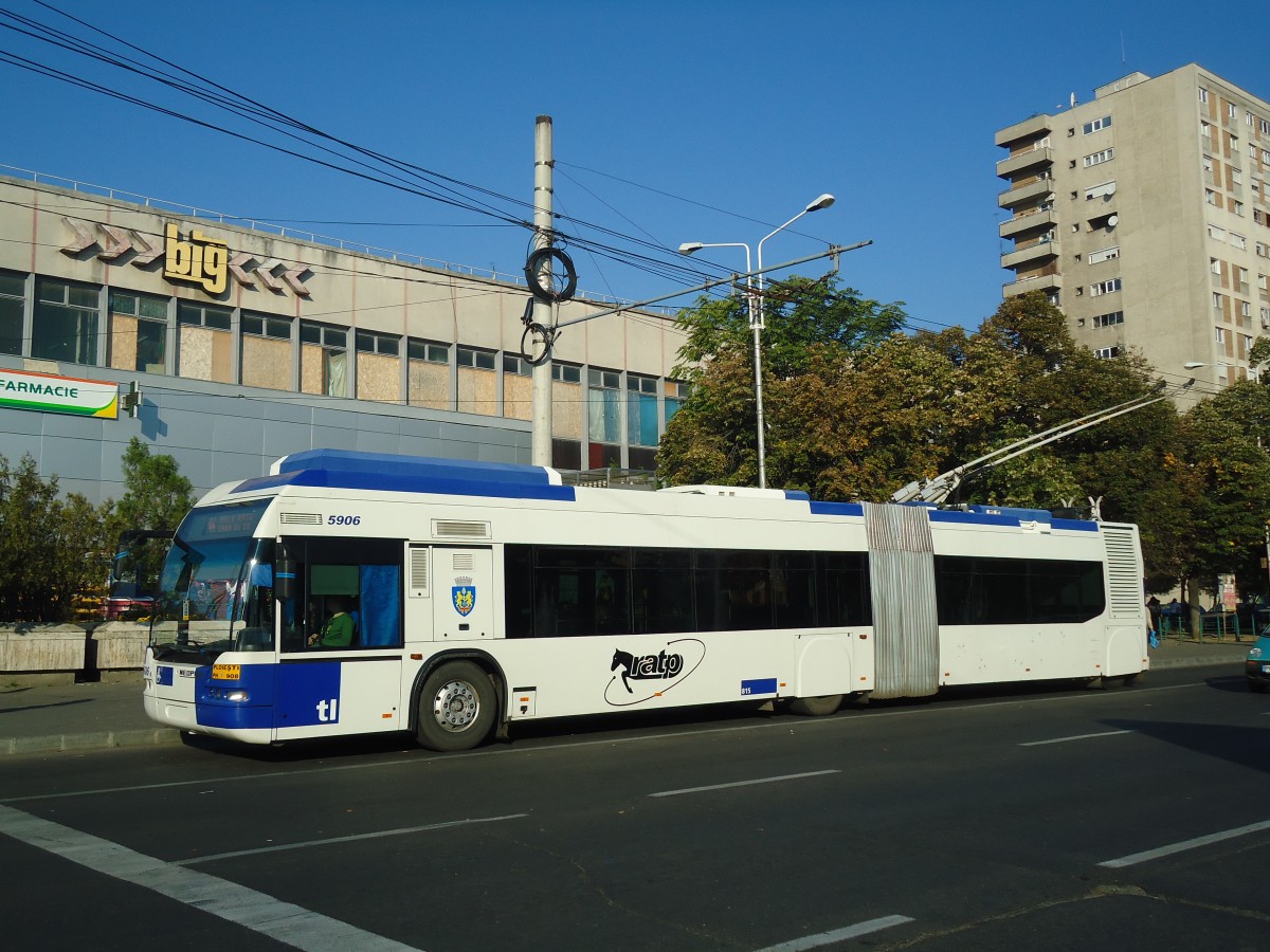 (136'412) - RATP Ploiesti - Nr. 5906/PH 908 - Neoplan Gelenkduobus (ex TL Lausanne/CH Nr. 815) am 5. Oktober 2011 beim Bahnhof Ploiesti Sd