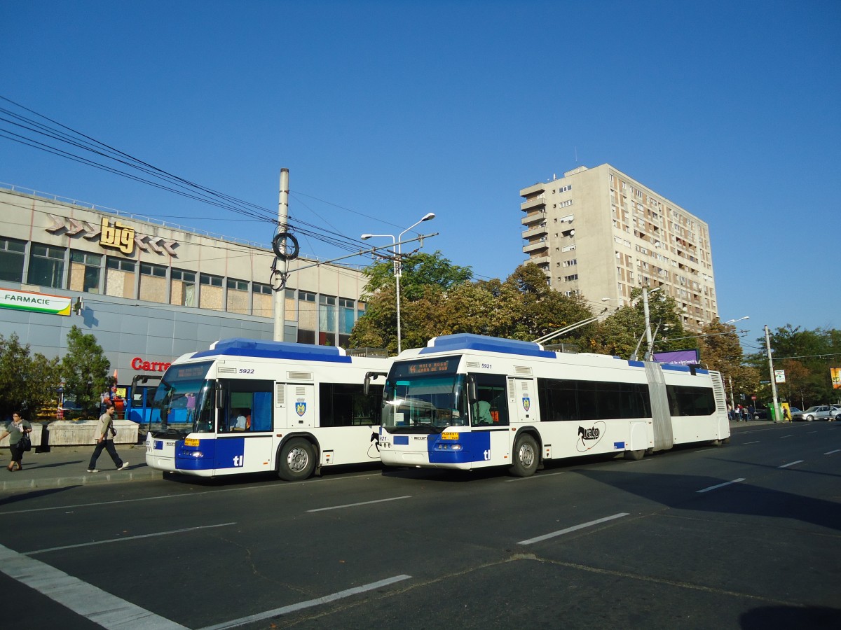 (136'419) - RATP Ploiesti - Nr. 5921/PH 926 - Neoplan Gelenkduobus (ex TL Lausanne/CH Nr. 821) am 5. Oktober 2011 beim Bahnhof Ploiesti Sd