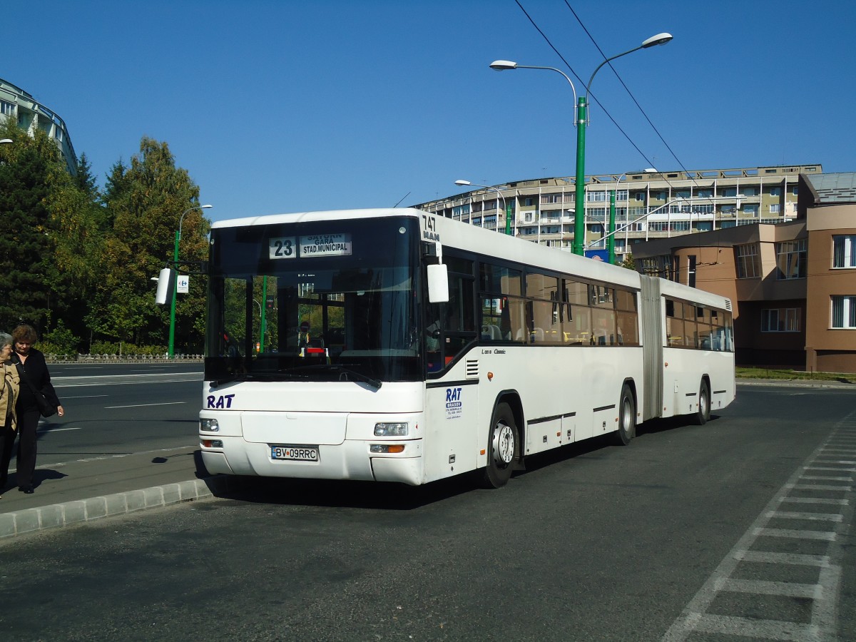 (136'477) - RAT Brasov - Nr. 747/BV 09 RRC - MAN am 5. Oktober 2011 in Brasov, Saturn