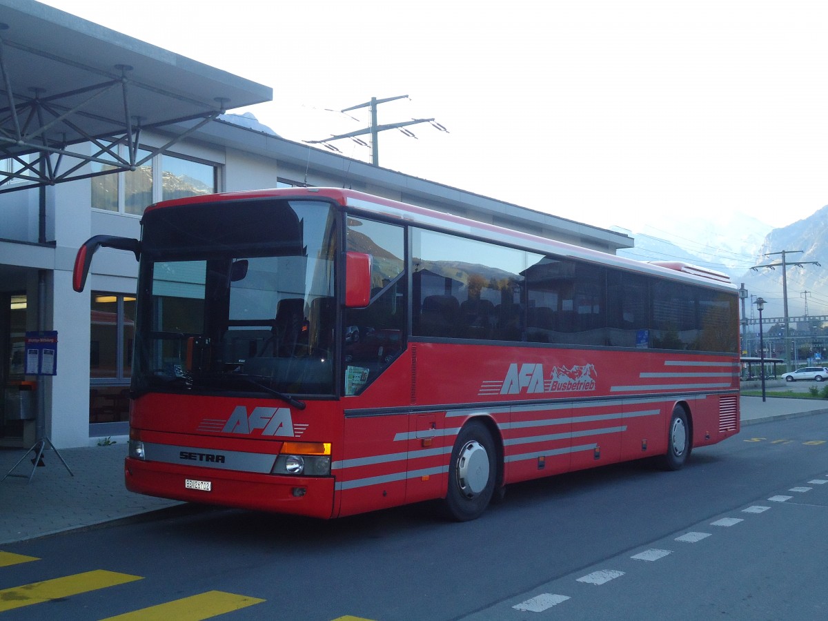 (136'595) - AFA Adelboden - Nr. 25/BE 26'702 - Setra (ex Nr. 12) am 15. Oktober 2011 beim Bahnhof Frutigen