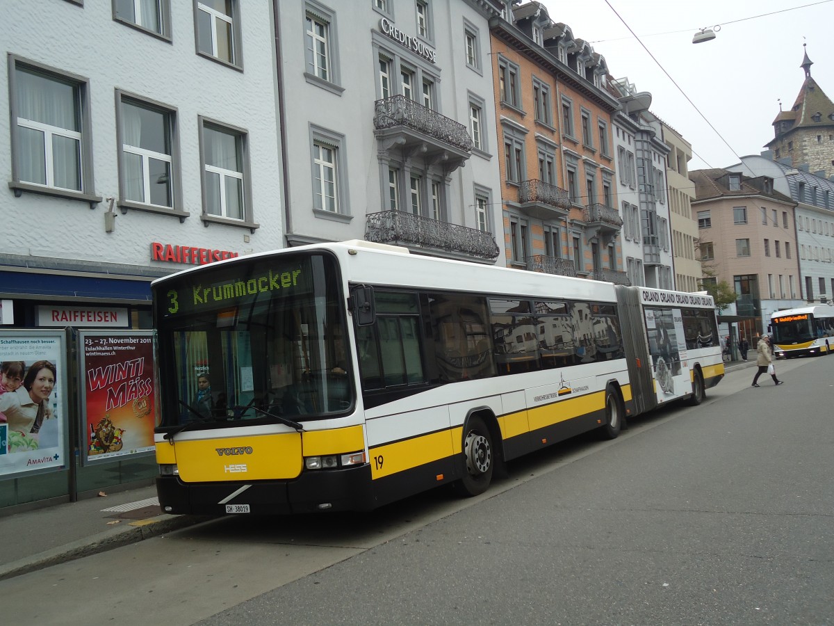 (136'981) - VBSH Schaffhausen - Nr. 19/SH 38'019 - Volvo/Hess am 24. November 2011 beim Bahnhof Schaffhausen