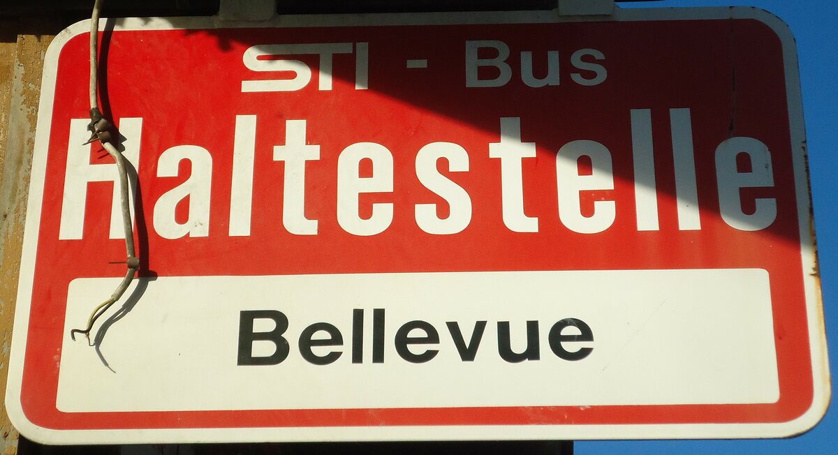 (137'052) - STI-Haltestellenschild - Gunten, Bellevue - am 28. November 2011