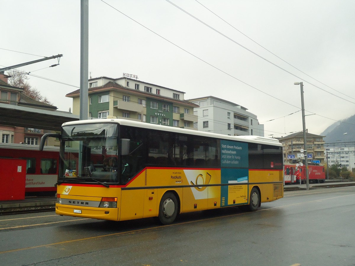 (137'090) - PostAuto Wallis - VS 245'887 - Setra am 4. Dezember 2011 beim Bahnhof Brig