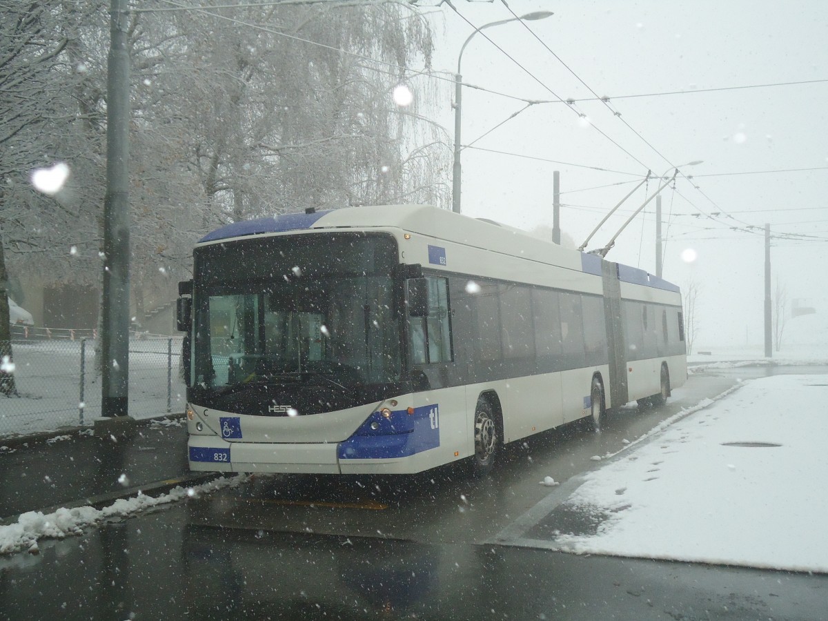 (137'280) - TL Lausanne - Nr. 832 - Hess/Hess Gelenktrolleybus am 18. Dezember 2011 in Le Mont, Grand-Mont