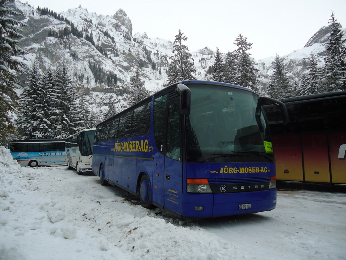 (137'492) - Moser, Teuffenthal - BE 142'017 - Setra (ex BE 336'192; ex AutoPostale Ticino-Moesano; ex P 26'001; ex Barenco, Faido) am 7. Januar 2012 in Adelboden, Unter dem Birg