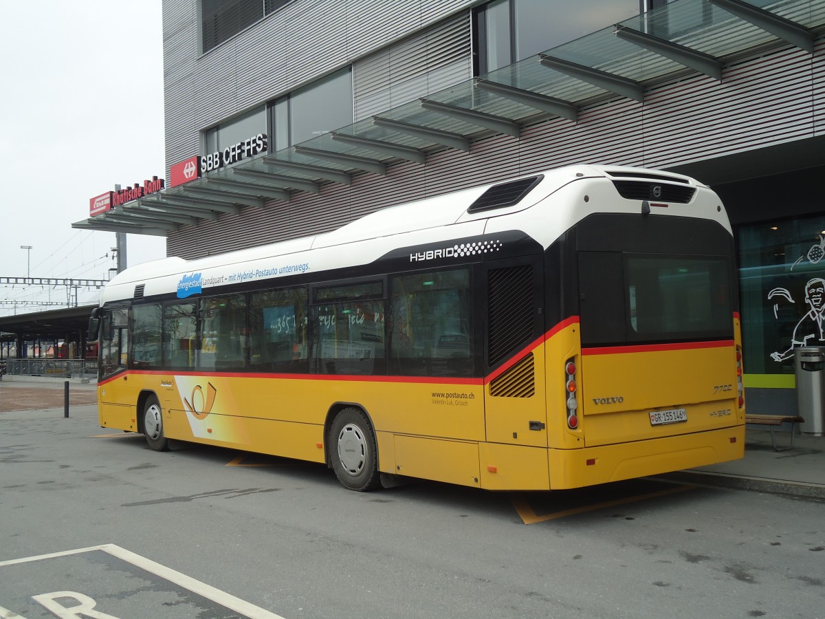 (137'936) - Luk, Grsch - GR 155'146 - Volvo am 5. Mrz 2012 beim Bahnhof Landquart