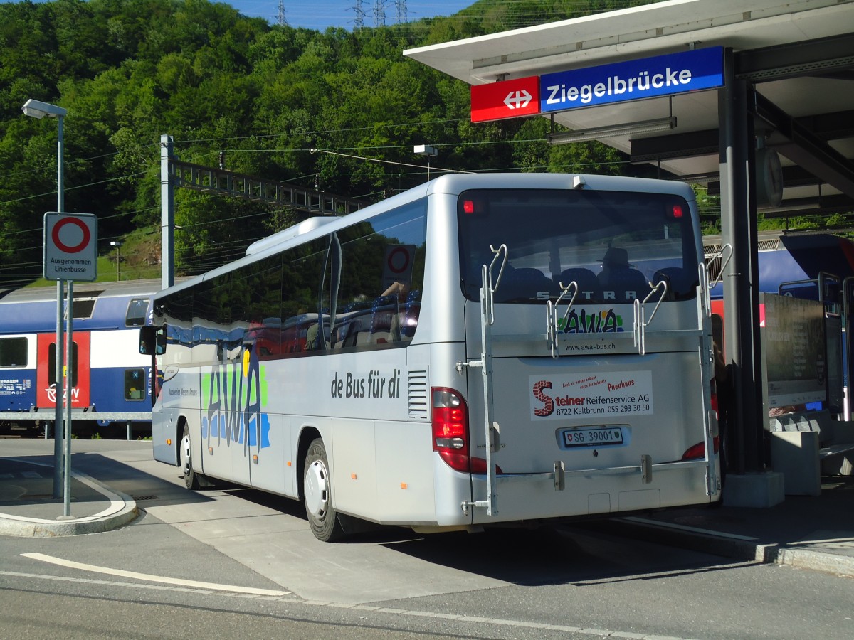 (138'971) - AWA Amden - Nr. 1/SG 39'001 - Setra am 17. Mai 2012 beim Bahnhof Ziegelbrcke