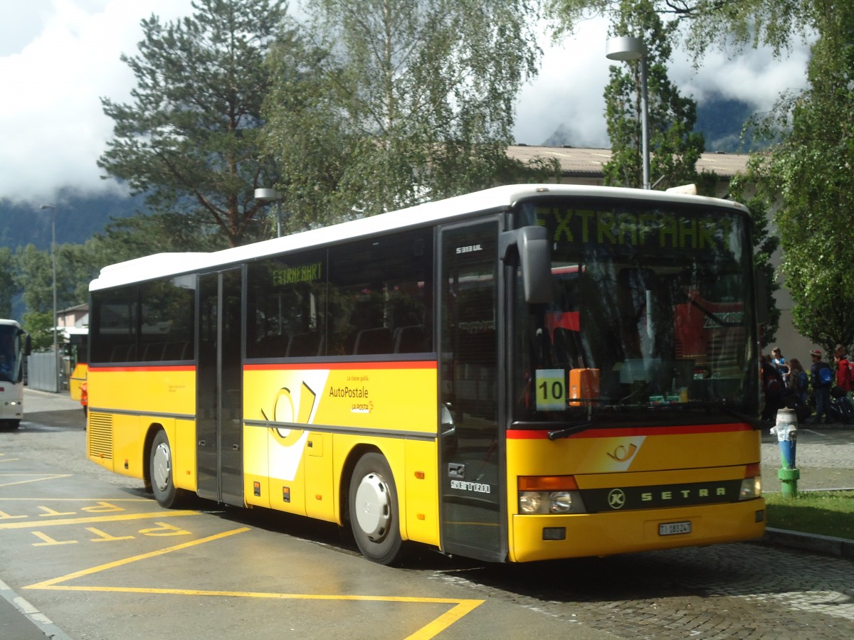 (139'374) - Marchetti, Airolo - TI 183'247 - Setra (ex Nr. 6) am 11. Juni 2012 beim Bahnhof Flelen