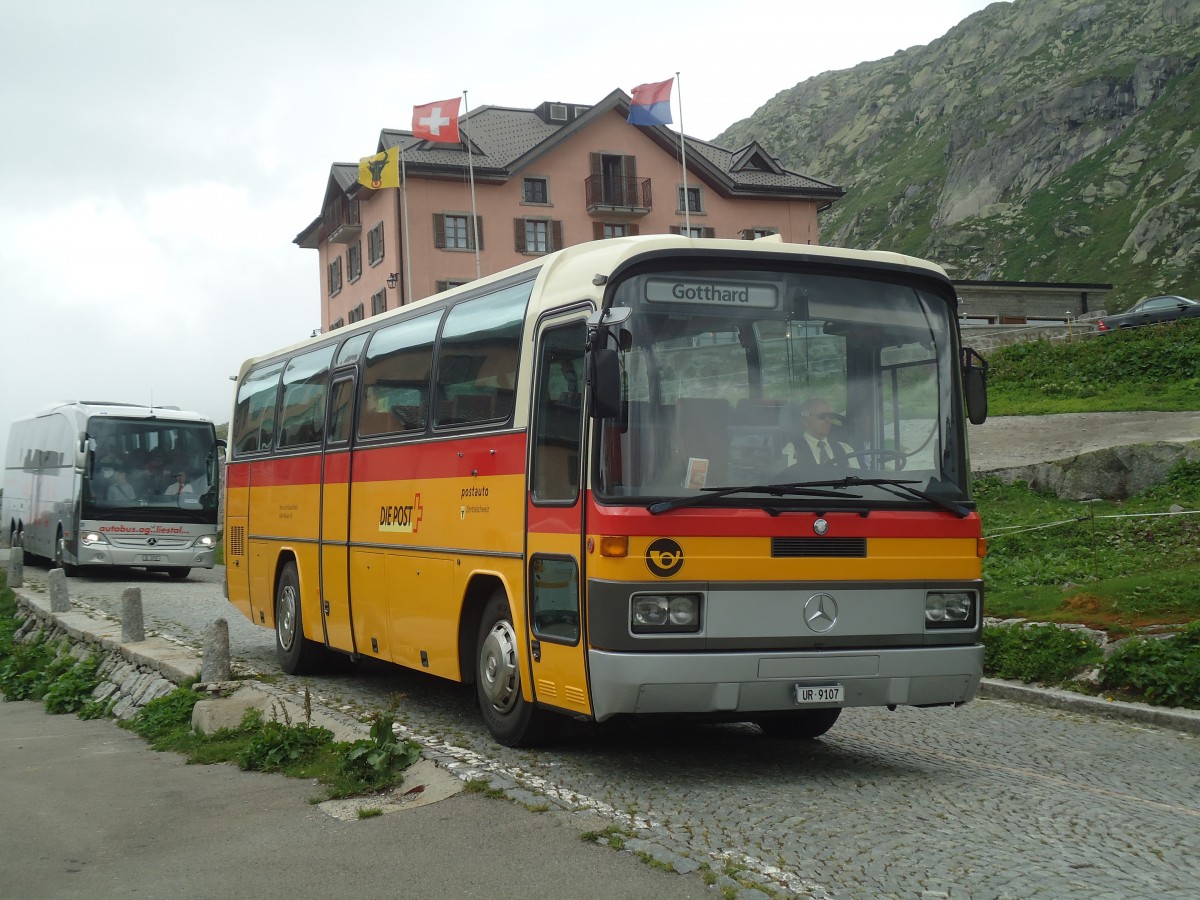 (140'355) - Mattli, Wassen - UR 9107 - Mercedes am 1. Juli 2012 in Gotthard, Passhhe