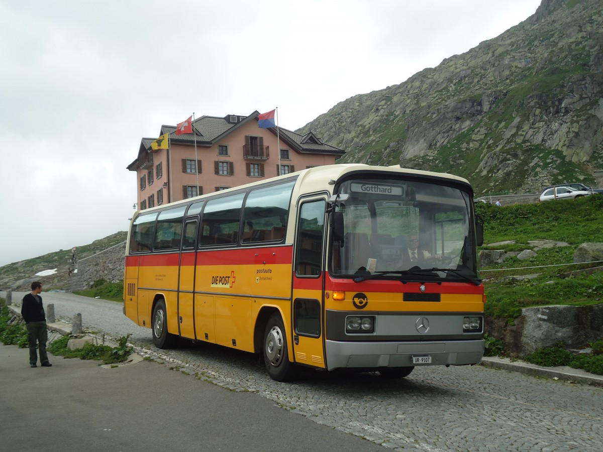 (140'357) - Mattli, Wassen - UR 9107 - Mercedes am 1. Juli 2012 in Gotthard, Passhhe