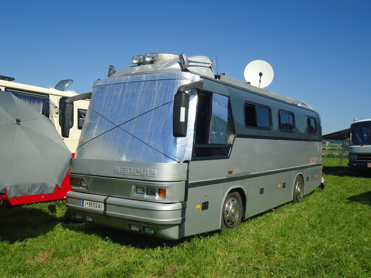 (141'158) - Aus Oesterreich: ??? - I 8559 AI - Neoplan am 18. August 2012 in Affeltrangen, Kreuzegg