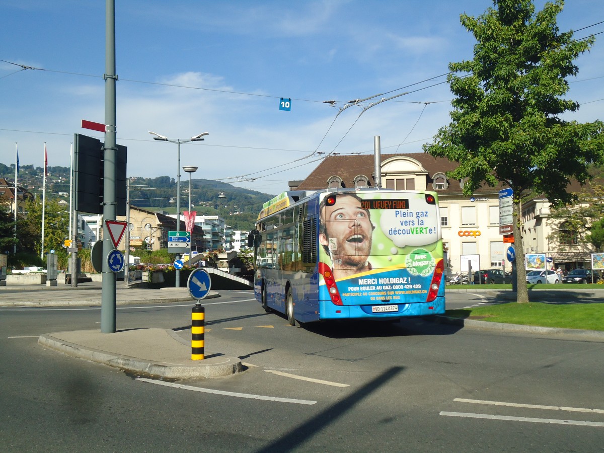 (141'858) - VMCV Clarens - Nr. 108/VD 114'037 - Van Hool am 23. September 2012 beim Bahnhof Vevey