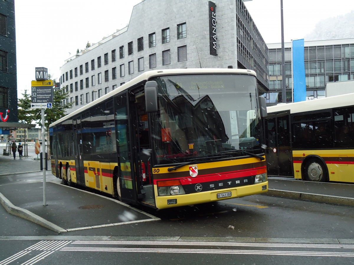 (142'147) - STI Thun - Nr. 80/BE 543'380 - Setra am 28. Oktober 2012 beim Bahnhof Thun