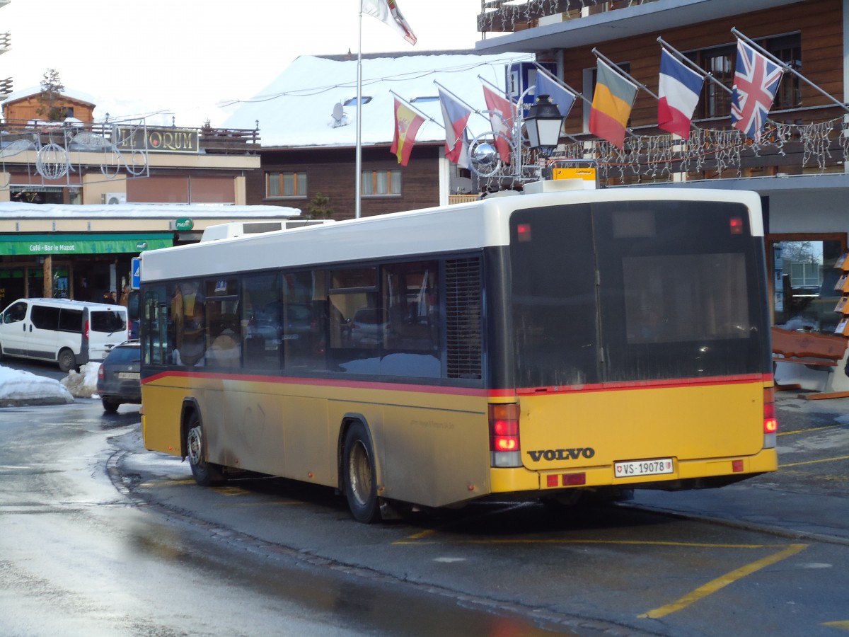 (142'669) - Lathion, Sion - Nr. 13/VS 19'078 - Volvo/Hess (ex Voegtlin-Meyer, Brugg Nr. 90) am 26. Dezember 2012 in Haute-Nendaz, Post