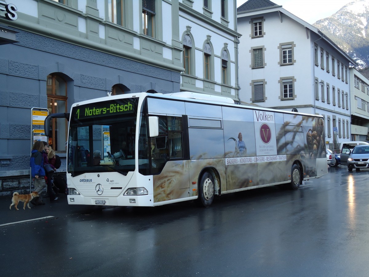 (142'684) - PostAuto Wallis - VS 241'961 - Mercedes am 26. Dezember 2012 beim Bahnhof Brig