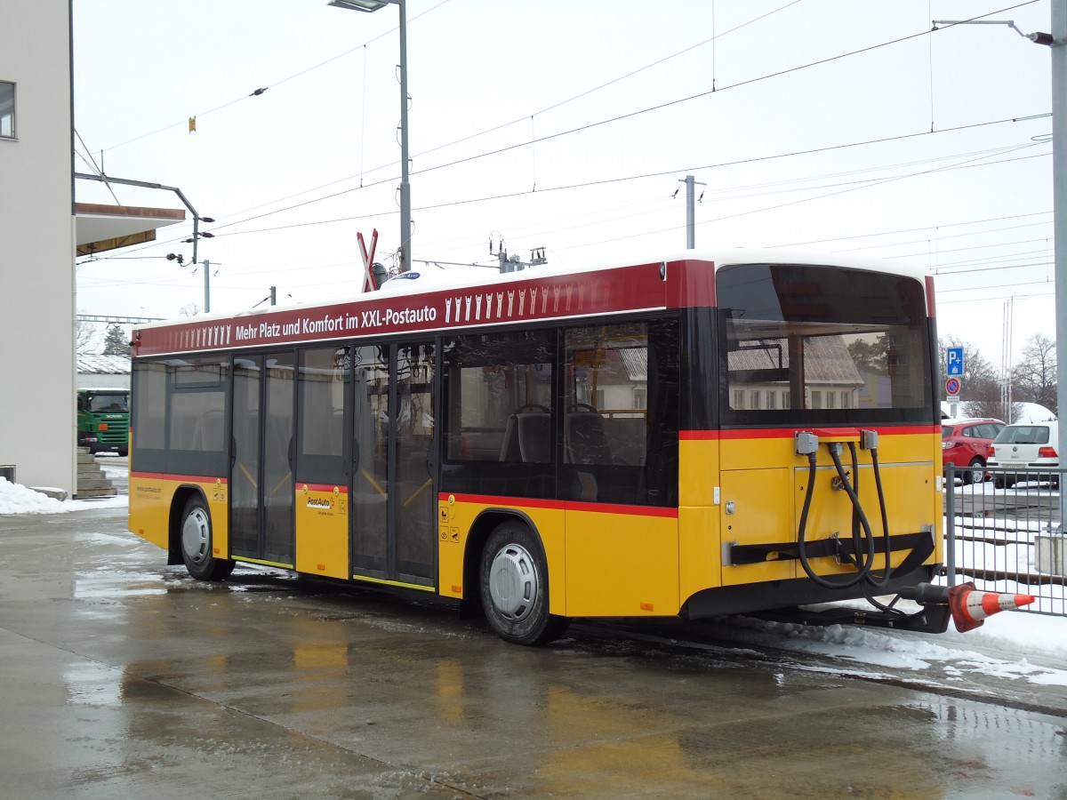 (143'089) - Klopfstein, Laupen - BE 193'594 - Lanz+Marti/Hess Personenanhnger am 21. Januar 2013 beim Bahnhof Ddingen