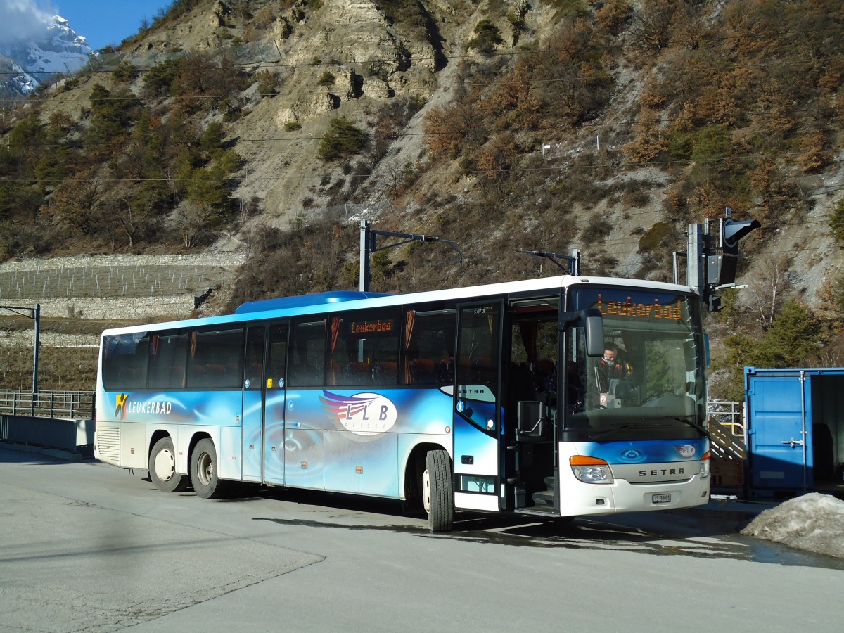 (143'149) - LLB Susten - Nr. 1/VS 38'001 - Setra am 3. Februar 2013 in Leuk, Garage