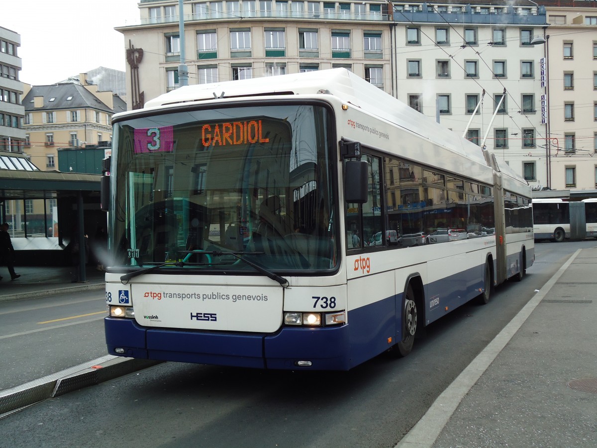 (143'342) - TPG Genve - Nr. 738 - Hess/Hess Gelenktrolleybus am 22. Februar 2013 beim Bahnhof Genve