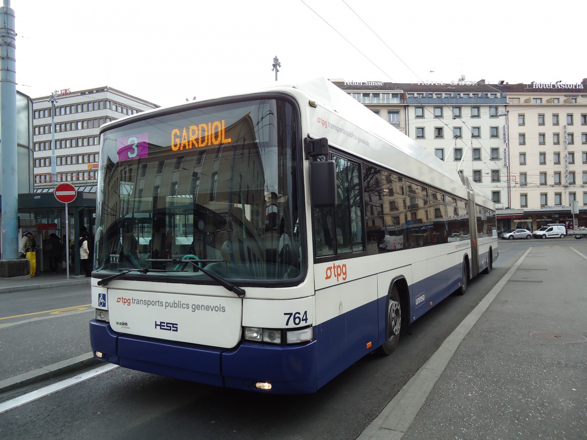 (143'367) - TPG Genve - Nr. 764 - Hess/Hess Gelenktrolleybus am 22. Februar 2013 beim Bahnhof Genve