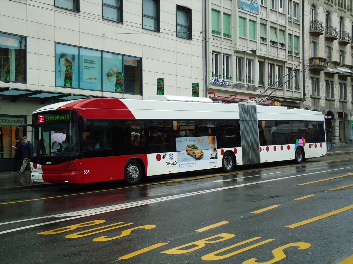 (143'832) - TPF Fribourg - Nr. 533 - Hess/Hess Gelenktrolleybus am 27. April 2013 beim Bahnhof Fribourg