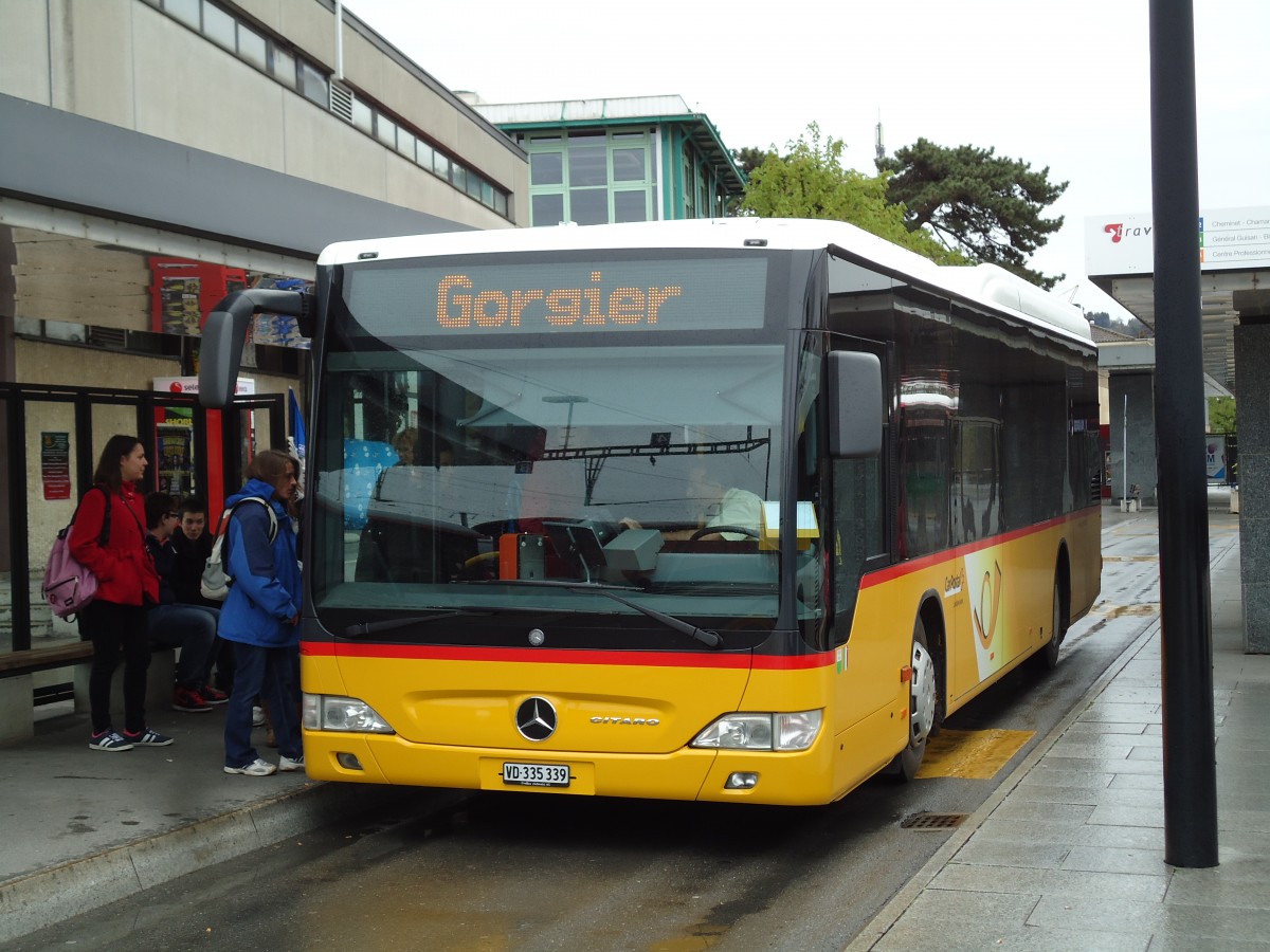 (143'904) - CarPostal Ouest - VD 335'339 - Mercedes am 27. April 2013 beim Bahnhof Yverdon