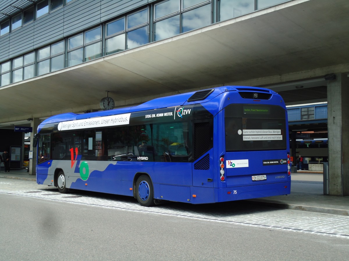 (144'429) - VZO Grningen - Nr. 75/ZH 221'075 - Volvo am 20. Mai 2013 beim Bahnhof Uster