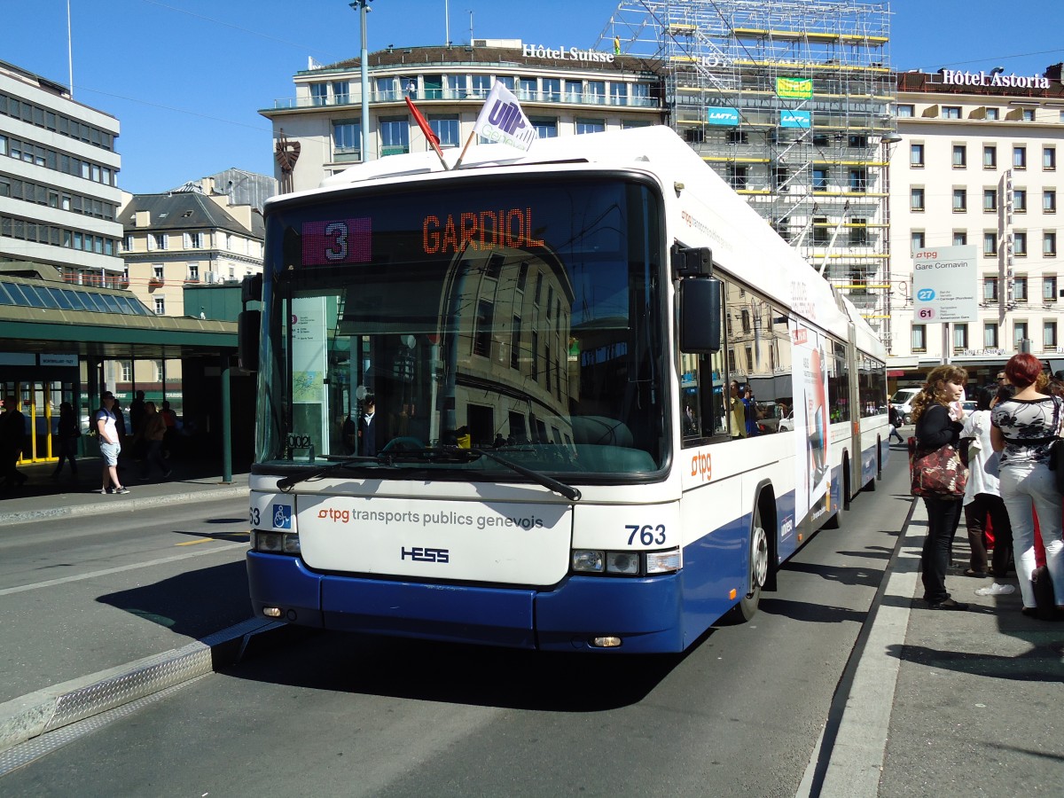 (144'723) - TPG Genve - Nr. 763 - Hess/Hess Gelenktrollleybus am 27. Mai 2013 beim Bahnhof Genve